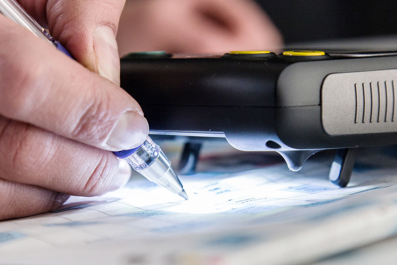 Электронная лупа с подсветкой