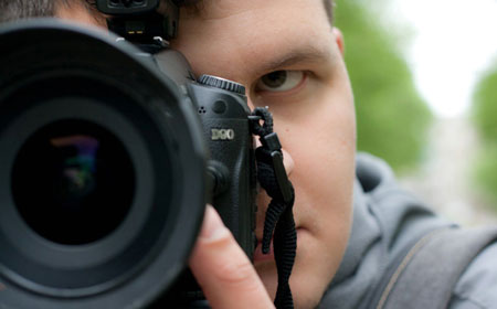 Преимущества электронного видеоувеличителя перед обычной лупой