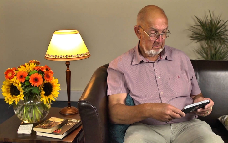 легко смотреть газету